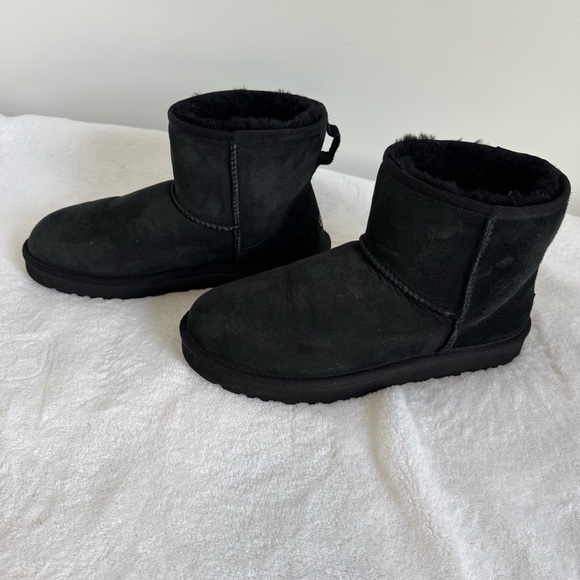 UGG Classic Mini Boot - Picture 4 of 9
